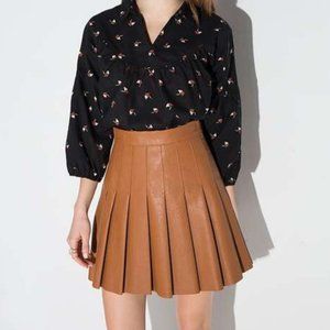 House of CB vegan beige leather pleated tennis skirt. Lined. Back zipper. Size S